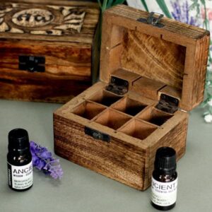 Small Aromatherapy Box - Charming Hand-Carved Mango Wood for 6 Oils